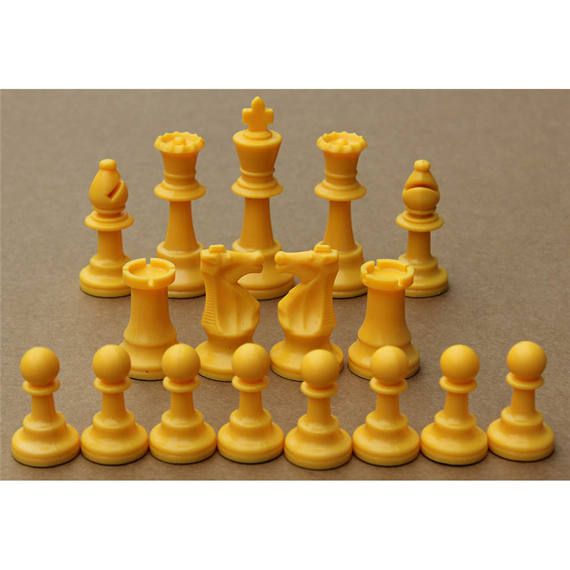 Pezzi degli scacchi in plastic - Board Game Queen recensione e prezzo